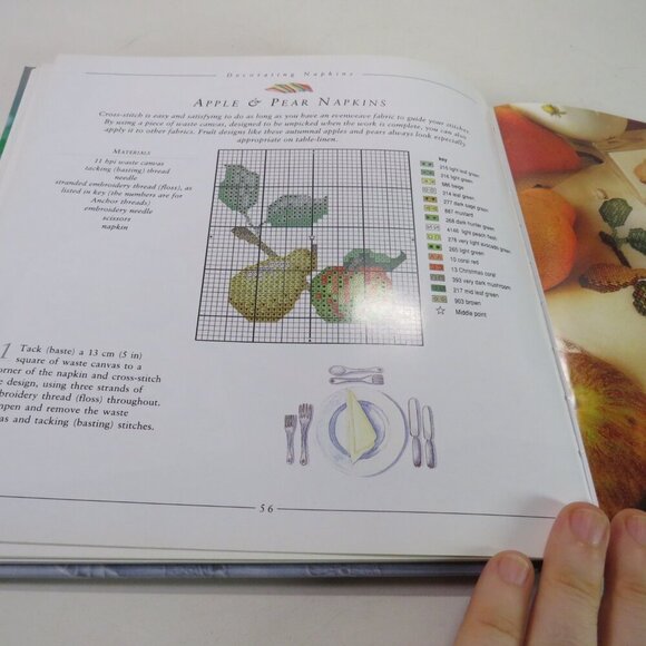 Napkin Folds Hardback 8x8" 64pgs - Picture 5 of 11